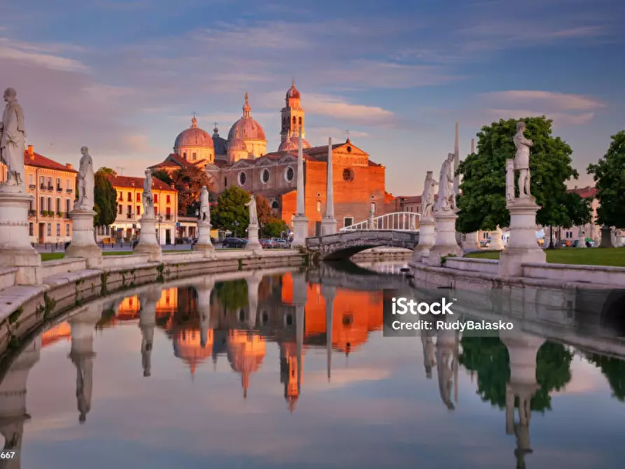 Immagine 2 di Appartamento in vendita  in VIA STELLINI a Padova