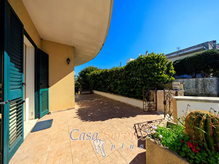 Immagine 1 di Villa in vendita  in Via Supersano a Casarano