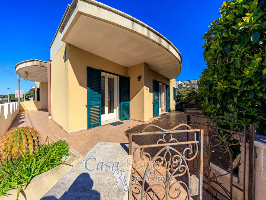 Immagine 2 di Villa in vendita  in Via Supersano a Casarano