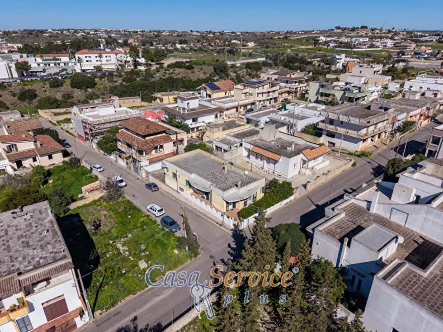 Immagine 10 di Villa in vendita  in Via Supersano a Casarano