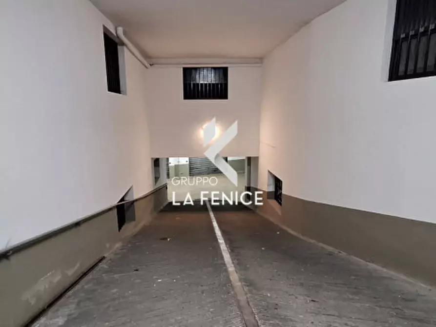 Immagine 7 di Garage in vendita  in via Salvo D'acquisto a Locorotondo