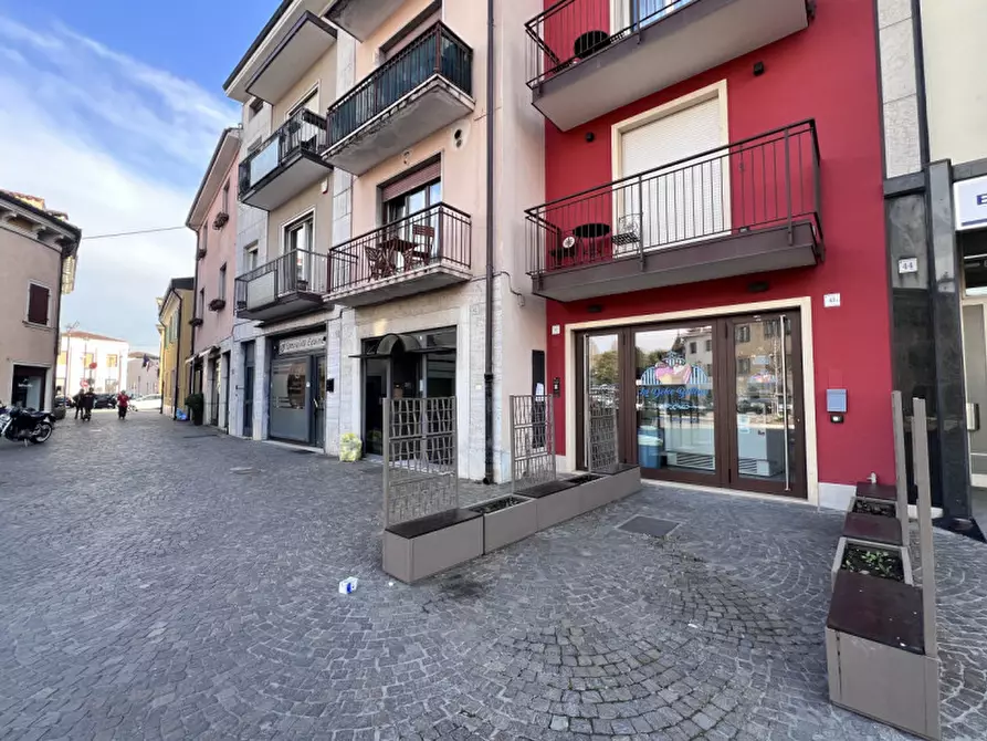 Immagine 2 di Negozio in affitto  in Piazza del Popolo a San Martino Buon Albergo