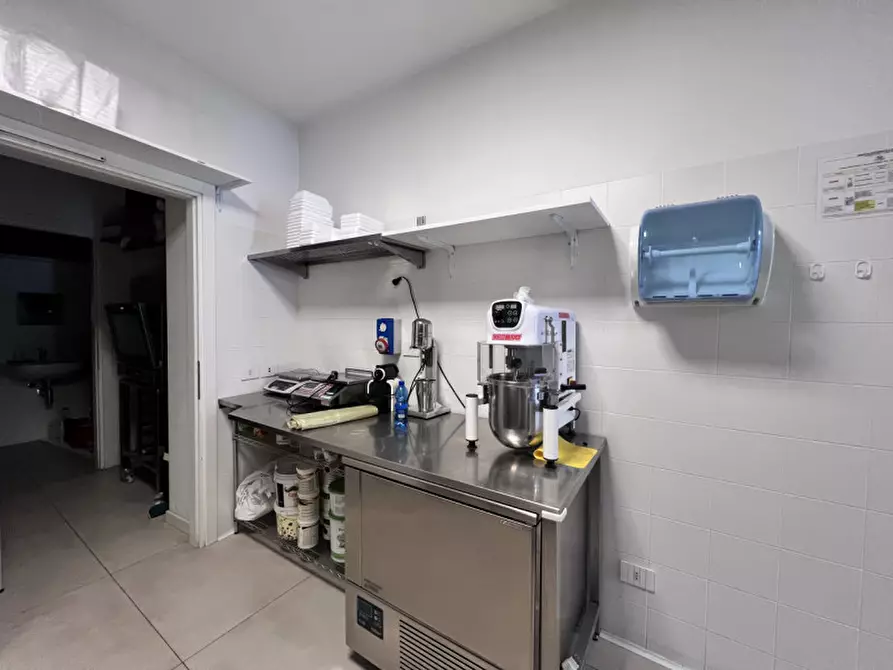 Immagine 14 di Negozio in affitto  in Piazza del Popolo a San Martino Buon Albergo