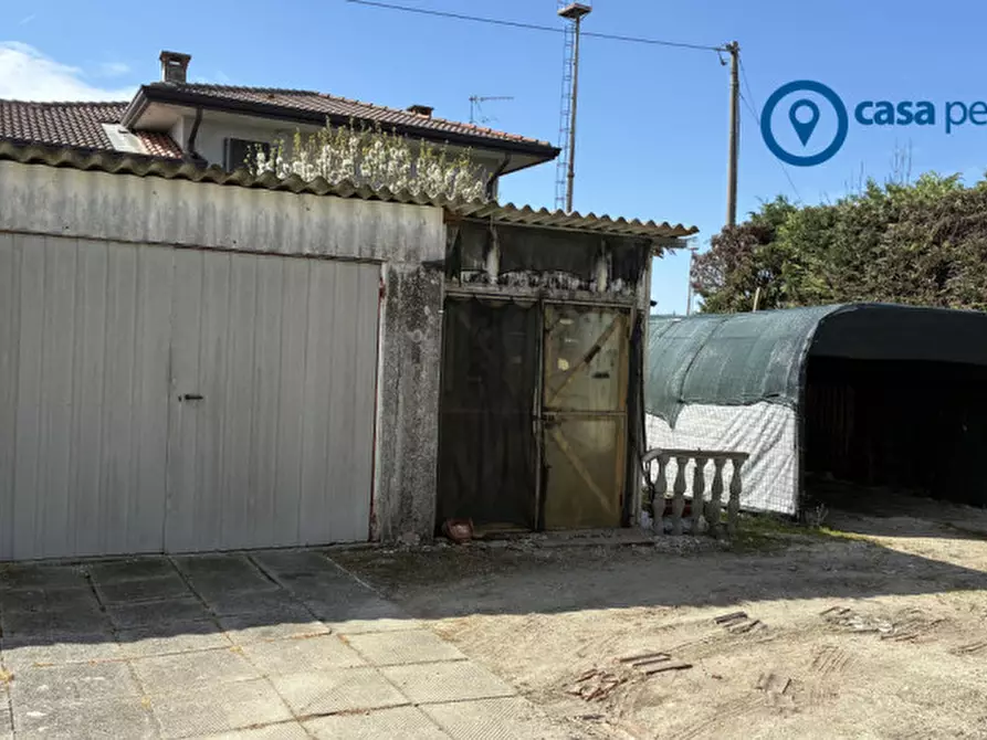 Immagine 18 di Casa bifamiliare in vendita  in Via Pietro Nenni, 3 a Gavello