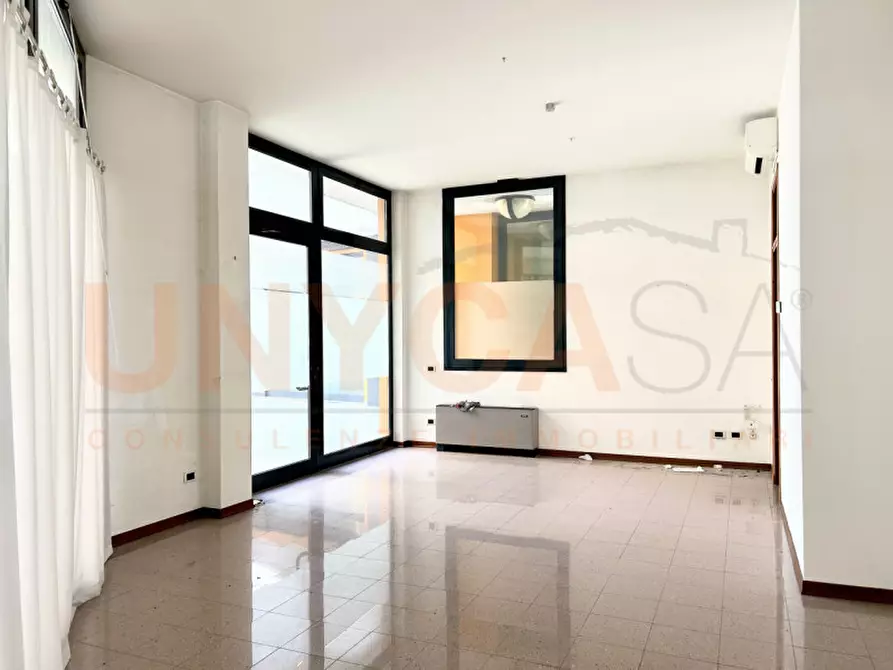 Immagine 2 di Negozio in affitto  in Via IV Novembre a Mestrino