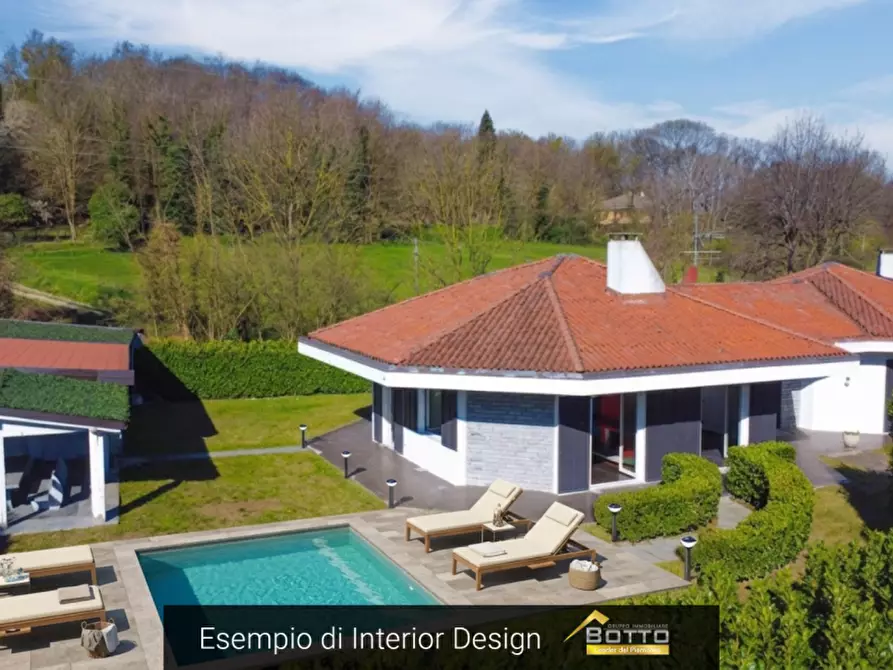 Immagine 2 di Villa in vendita  in Via Giusto Caligara 2 a Arona