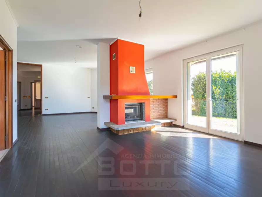 Immagine 6 di Villa in vendita  in Via Giusto Caligara 2 a Arona