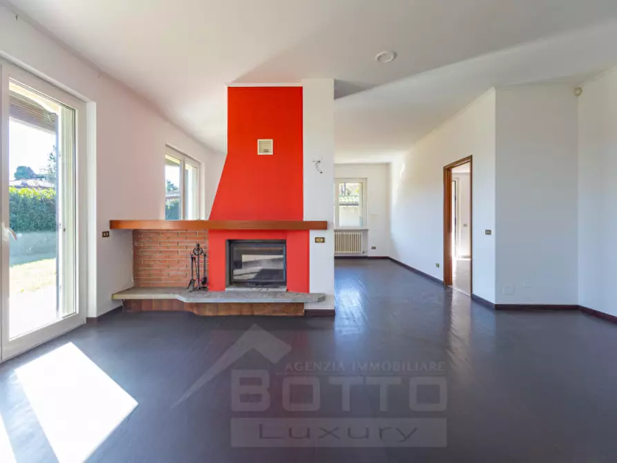 Immagine 9 di Villa in vendita  in Via Giusto Caligara 2 a Arona