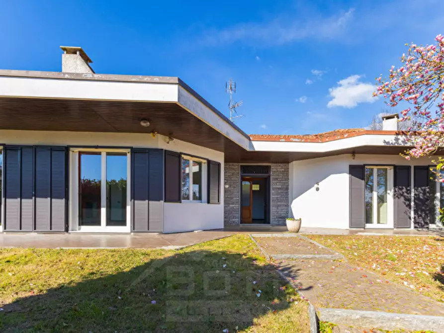 Immagine 13 di Villa in vendita  in Via Giusto Caligara 2 a Arona