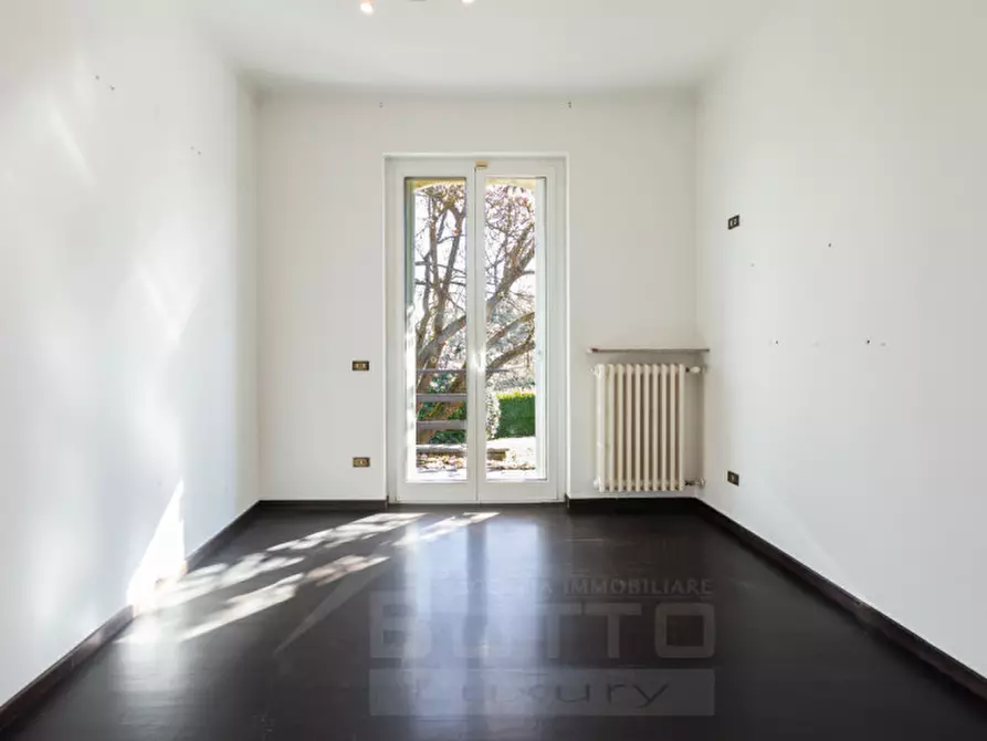 Immagine 18 di Villa in vendita  in Via Giusto Caligara 2 a Arona