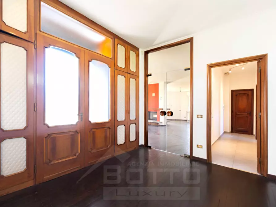 Immagine 28 di Villa in vendita  in Via Giusto Caligara 2 a Arona