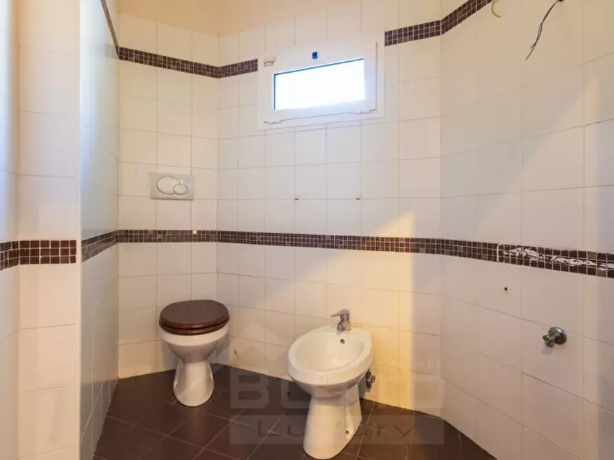 Immagine 33 di Villa in vendita  in Via Giusto Caligara 2 a Arona