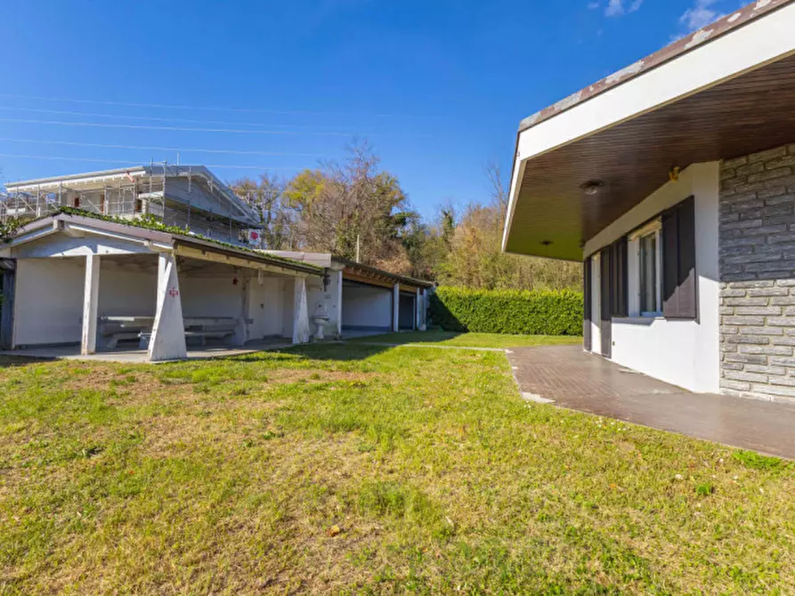 Immagine 42 di Villa in vendita  in Via Giusto Caligara 2 a Arona