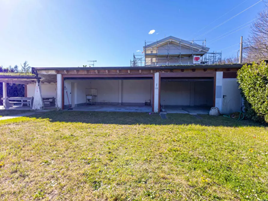 Immagine 44 di Villa in vendita  in Via Giusto Caligara 2 a Arona