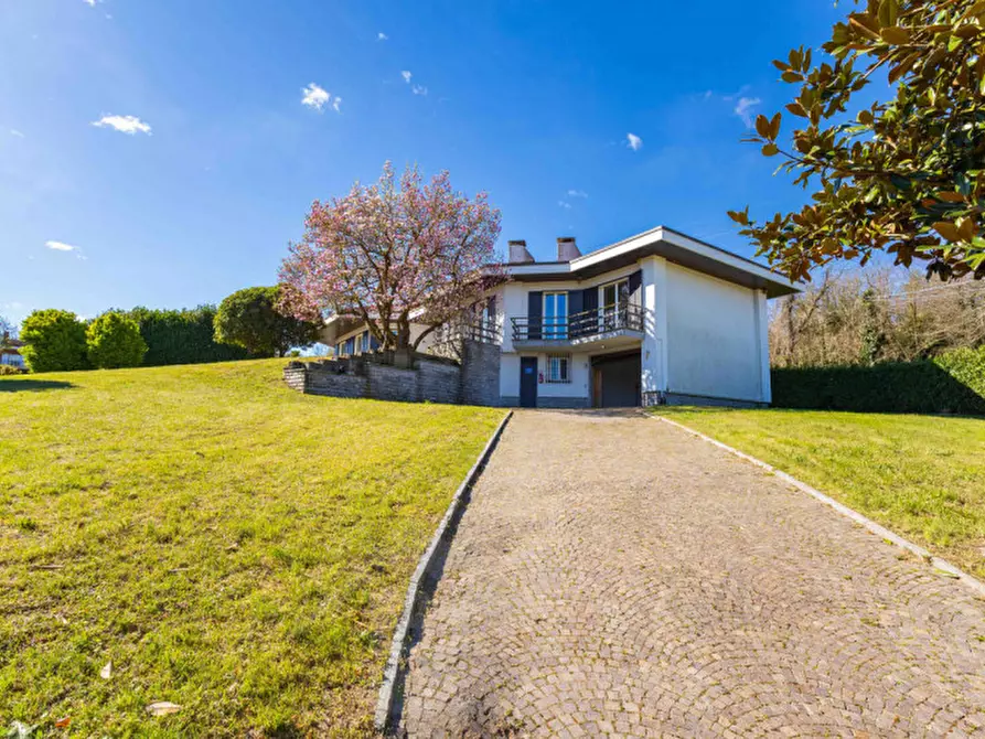 Immagine 47 di Villa in vendita  in Via Giusto Caligara 2 a Arona