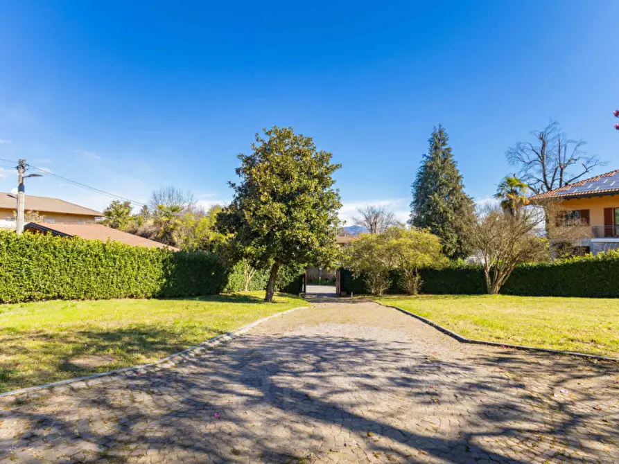 Immagine 49 di Villa in vendita  in Via Giusto Caligara 2 a Arona