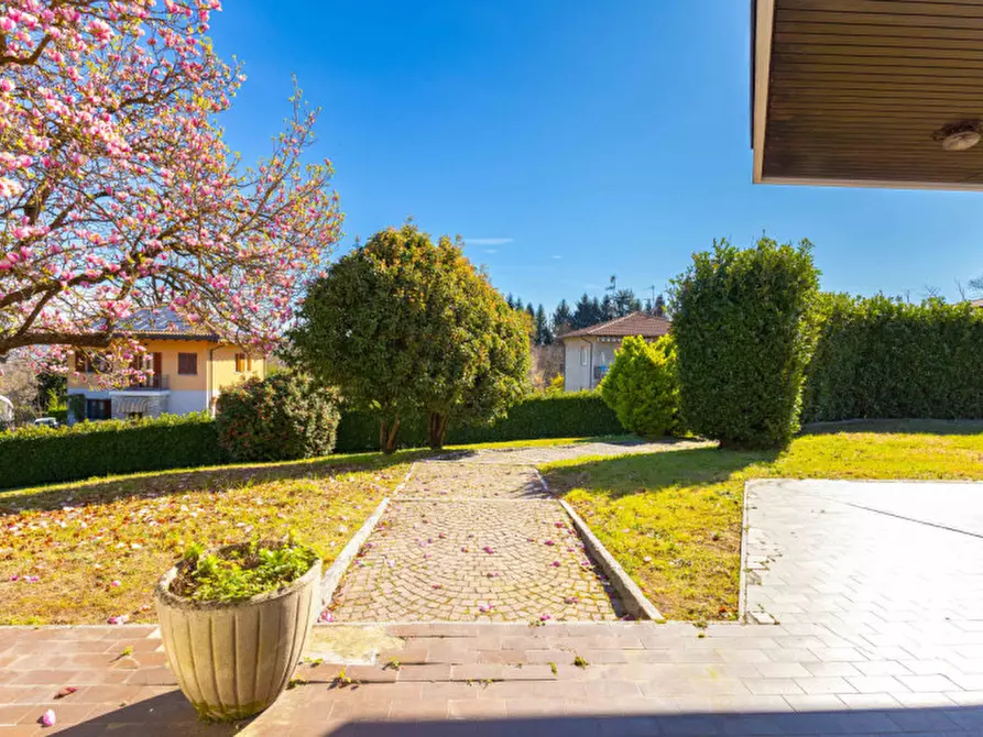 Immagine 50 di Villa in vendita  in Via Giusto Caligara 2 a Arona