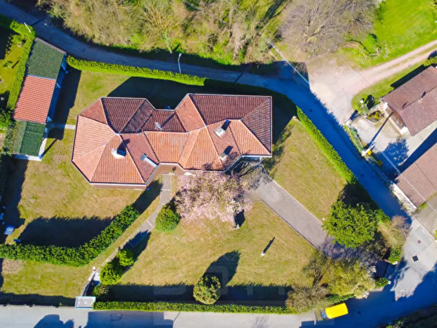 Immagine 52 di Villa in vendita  in Via Giusto Caligara 2 a Arona