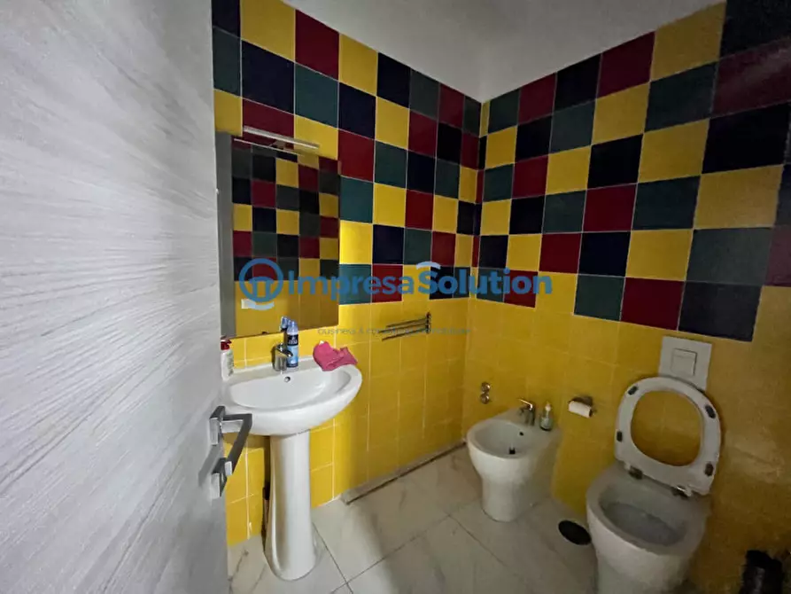 Immagine 13 di Negozio in vendita  in Via Carminiello al Mercato a Napoli