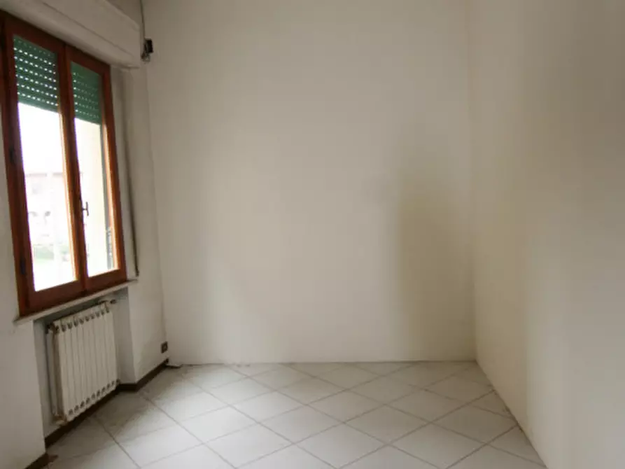 Immagine 4 di Negozio in vendita  a Sinalunga