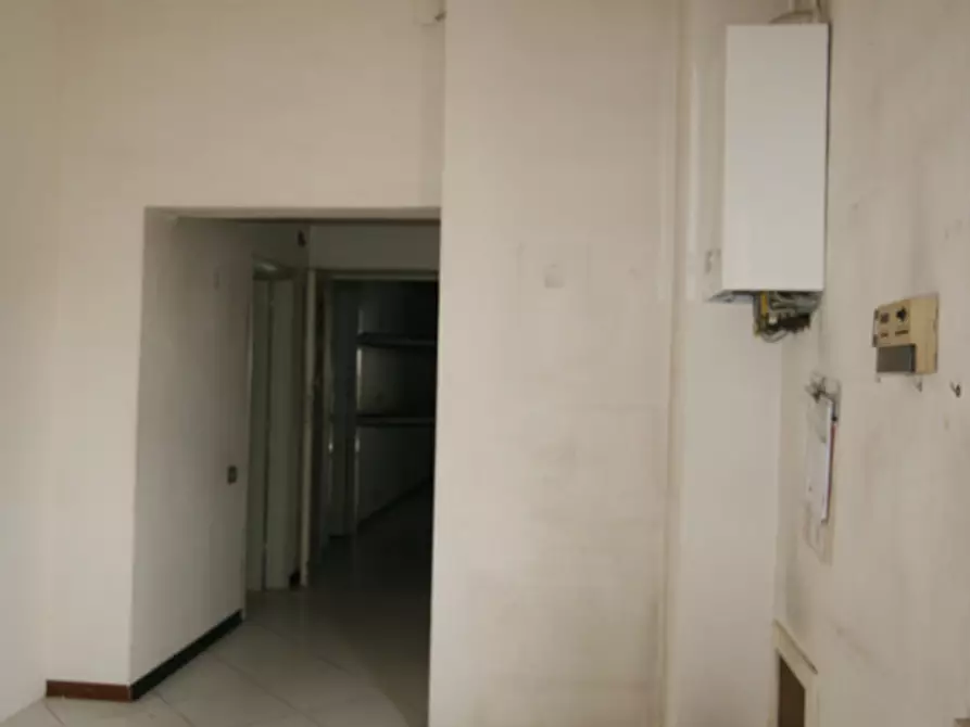 Immagine 3 di Negozio in affitto  a Sinalunga