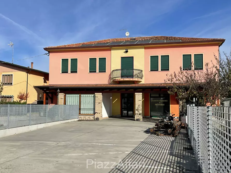 Immagine 3 di Casa indipendente in vendita  in Via Giuseppe Garibaldi a Correzzola