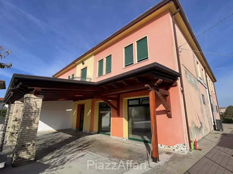 Immagine 4 di Casa indipendente in vendita  in Via Giuseppe Garibaldi a Correzzola