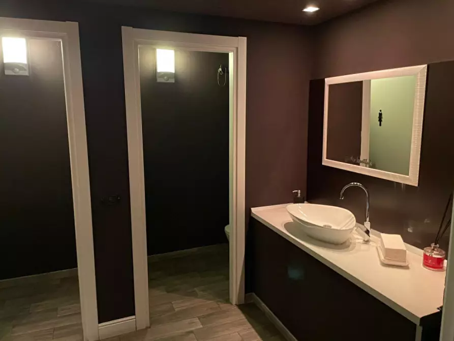 Immagine 11 di Attività commerciale in vendita  in Corso di Porta Romana a Milano