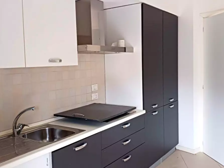 Immagine 3 di Appartamento in vendita  in via Giovanni Pascoli a Rovigo