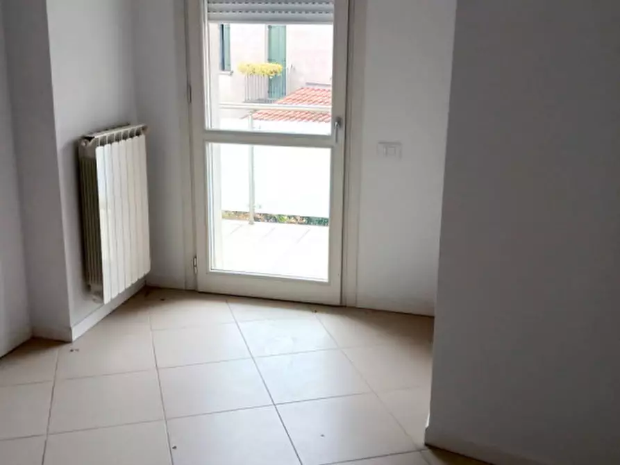 Immagine 5 di Appartamento in vendita  in via Giovanni Pascoli a Rovigo
