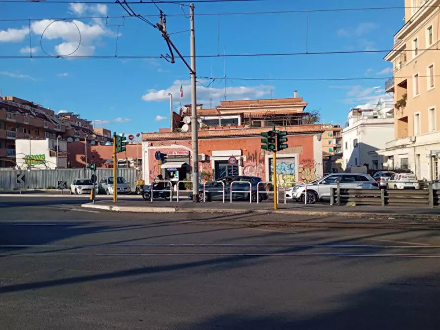 Immagine 1 di Negozio in vendita  in Via Casilina 303/A a Roma