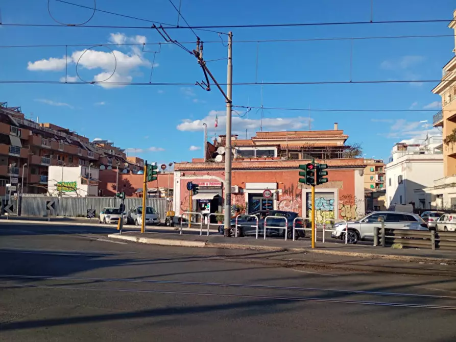 Immagine 9 di Negozio in vendita  in Via Casilina 303/A a Roma