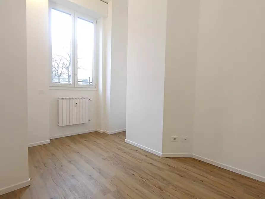 Immagine 3 di Appartamento in vendita  in VIA TOSI a Monza