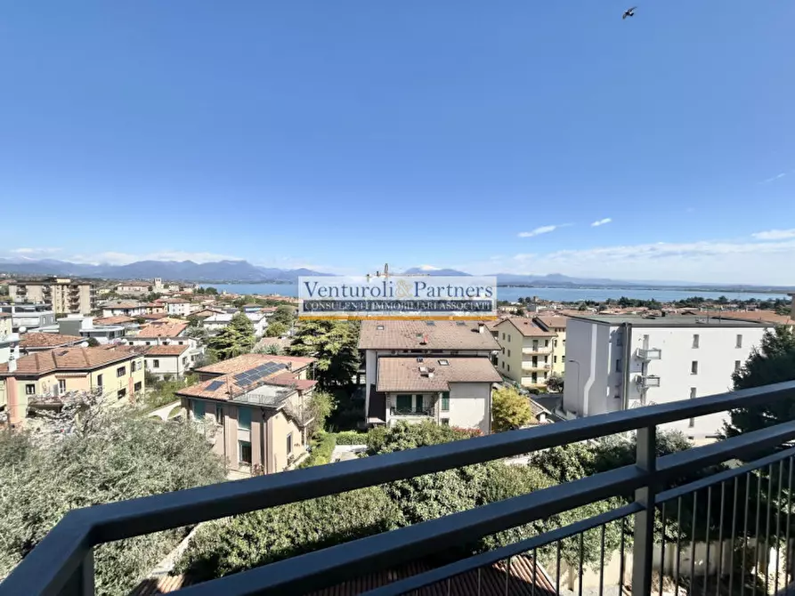 Immagine 1 di Appartamento in vendita  in Viale Dante Alighieri a Desenzano Del Garda