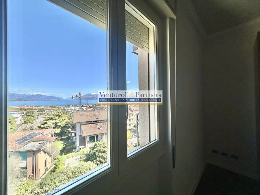 Immagine 10 di Appartamento in vendita  in Viale Dante Alighieri a Desenzano Del Garda
