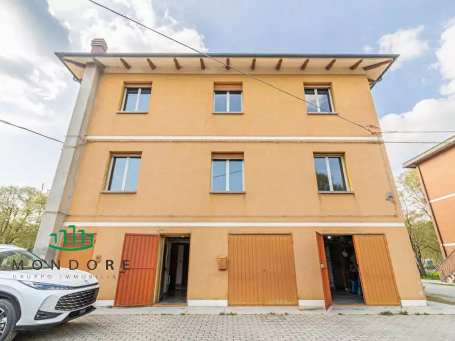 Immagine 39 di Palazzo in vendita  in VIA VINICIO PESCERELLI 82 a San Pietro In Casale