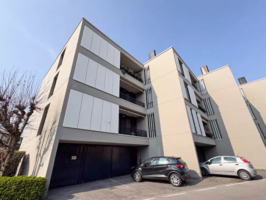 Immagine 1 di Appartamento in vendita  in Via Edison 5 a Biassono