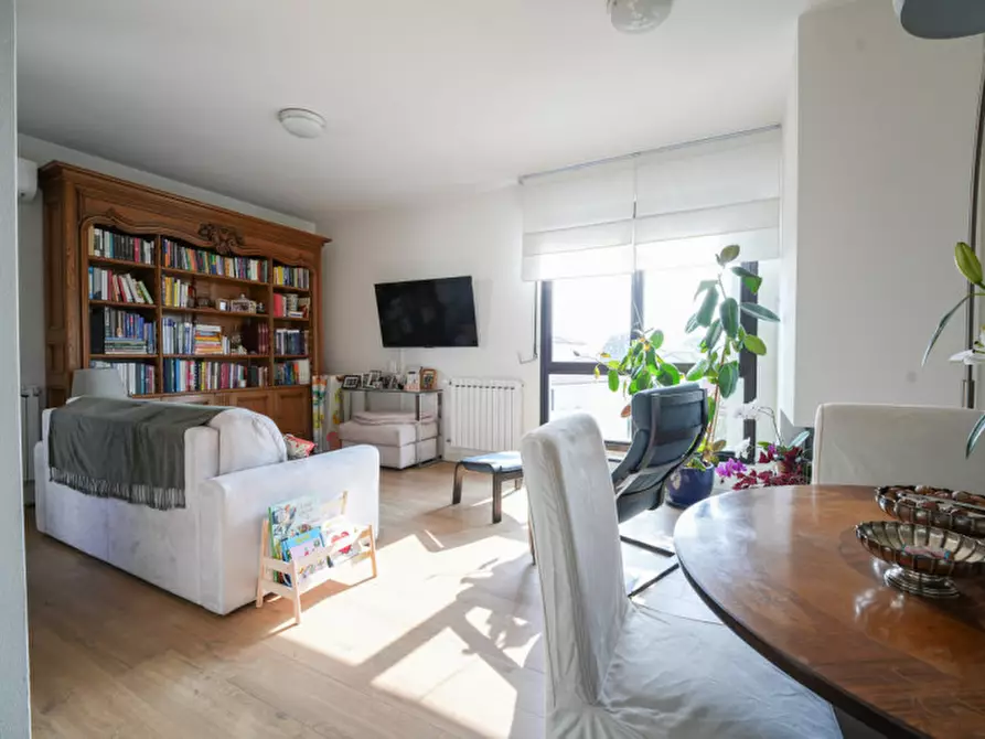 Immagine 3 di Appartamento in vendita  in Via Edison 5 a Biassono