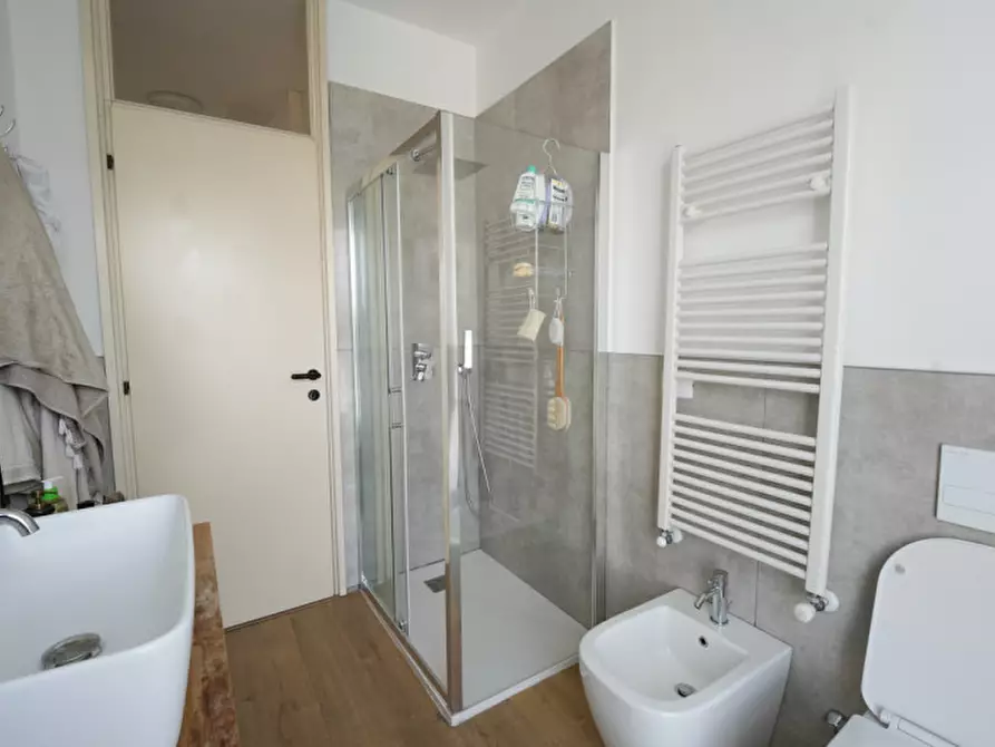 Immagine 37 di Appartamento in vendita  in Via Edison 5 a Biassono