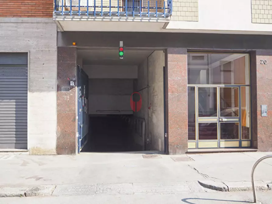 Immagine 2 di Garage in vendita  in Via Buenos Aires 20 a Torino