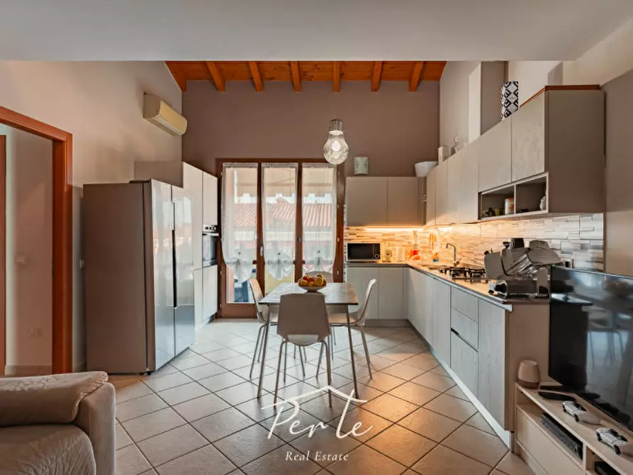 Immagine 1 di Appartamento in vendita  in Via Luigi Einaudi 84 a Curtatone