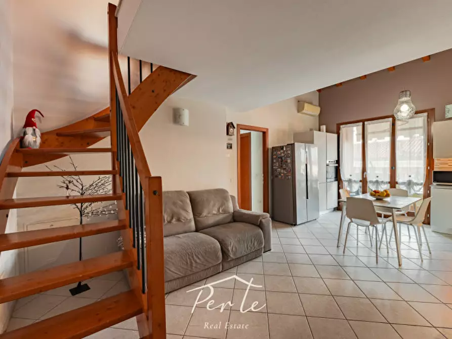 Immagine 5 di Appartamento in vendita  in Via Luigi Einaudi 84 a Curtatone