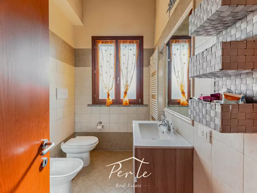 Immagine 11 di Appartamento in vendita  in Via Luigi Einaudi 84 a Curtatone