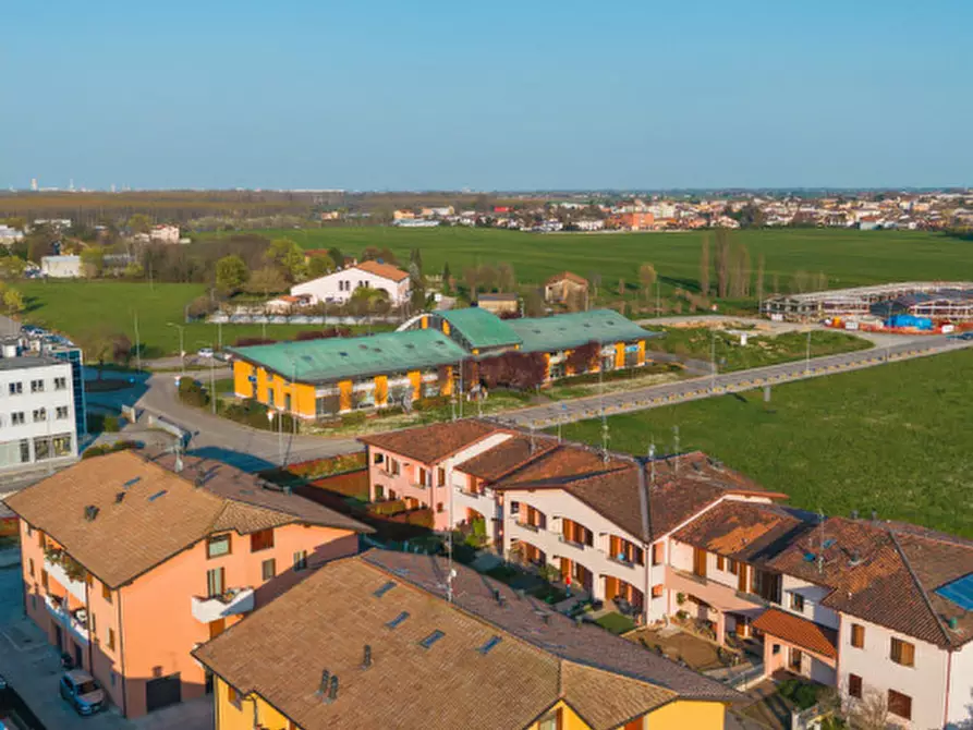 Immagine 36 di Appartamento in vendita  in Via Luigi Einaudi 84 a Curtatone