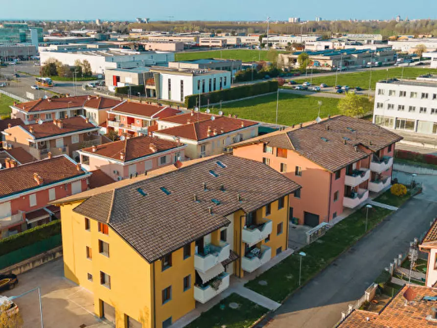 Immagine 37 di Appartamento in vendita  in Via Luigi Einaudi 84 a Curtatone