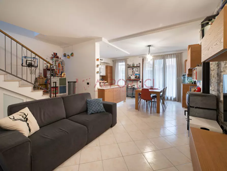 Immagine 1 di Casa quadrifamiliare in vendita  in via rovere a Arzergrande