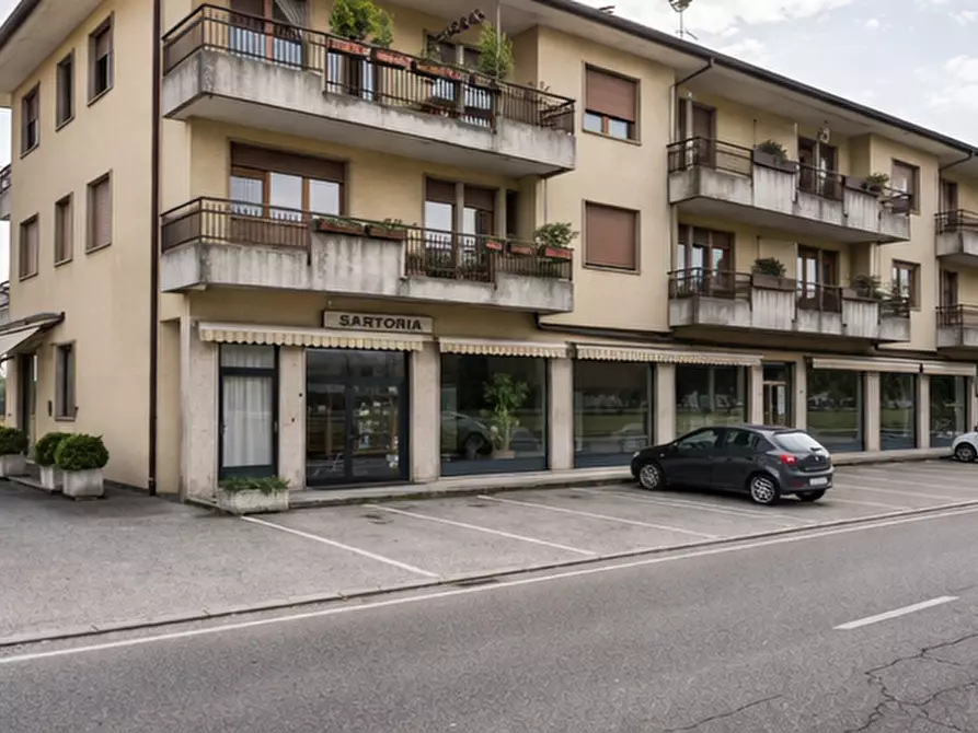 Immagine 1 di Negozio in affitto  in THIENE VIALE EUROPA 85 a Thiene