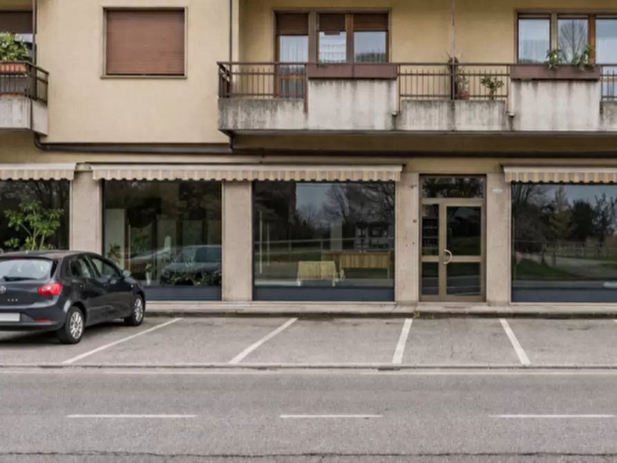 Immagine 2 di Negozio in affitto  in THIENE VIALE EUROPA 85 a Thiene