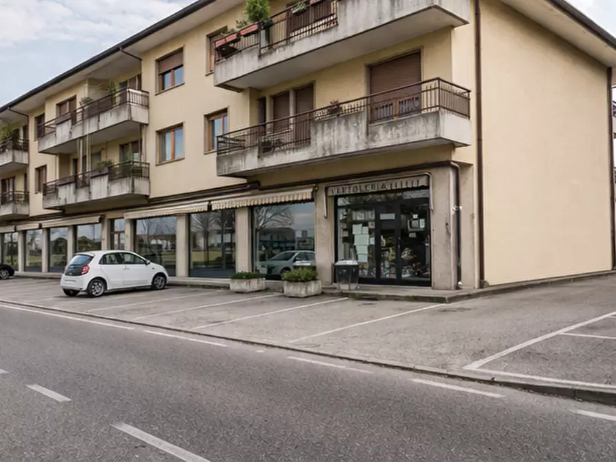 Immagine 3 di Negozio in affitto  in THIENE VIALE EUROPA 85 a Thiene