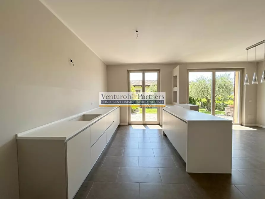 Immagine 5 di Appartamento in vendita  in Via L. Einaudi a Lonato del Garda